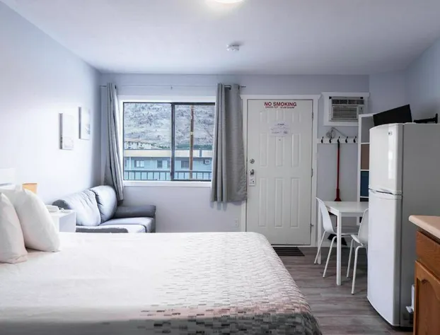 Poplars Motel on the lake hotel detail image 1