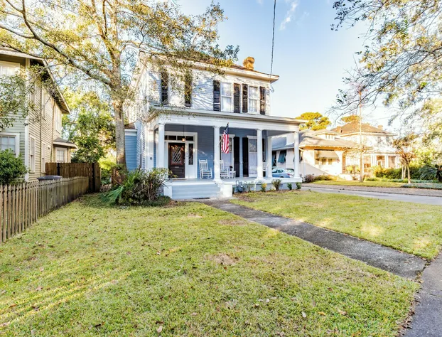 Central Location Historic Grandeur hotel detail image 1