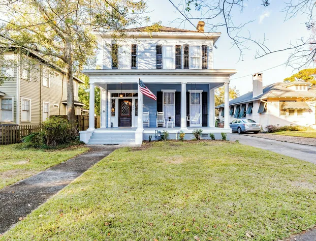 Central Location Historic Grandeur hotel detail image 2