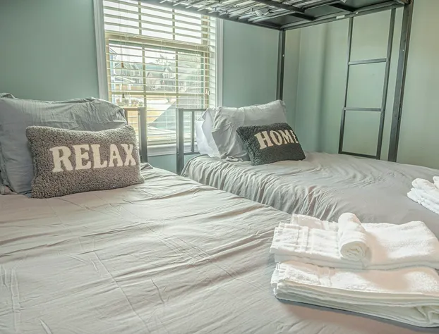 Lakeside Lodging hotel detail image 2