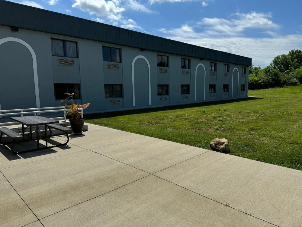 South Ridge Inn hotel hero