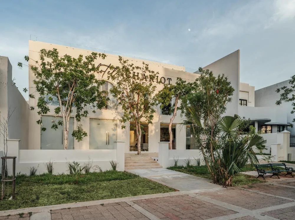 Hotel Chariot hotel hero