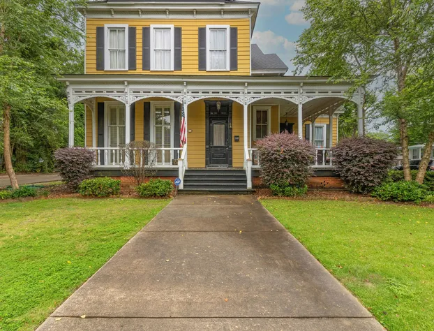 Mansion with Tiny Home Bumblebee Comfort hotel detail image 1
