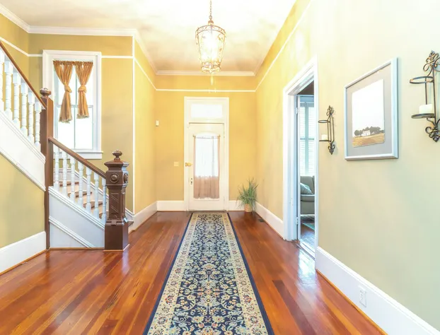 Mansion with Tiny Home Bumblebee Comfort hotel detail image 3