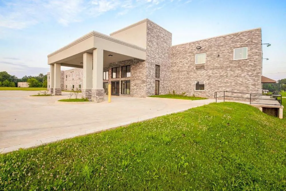 Royal Inn & Suites hotel hero