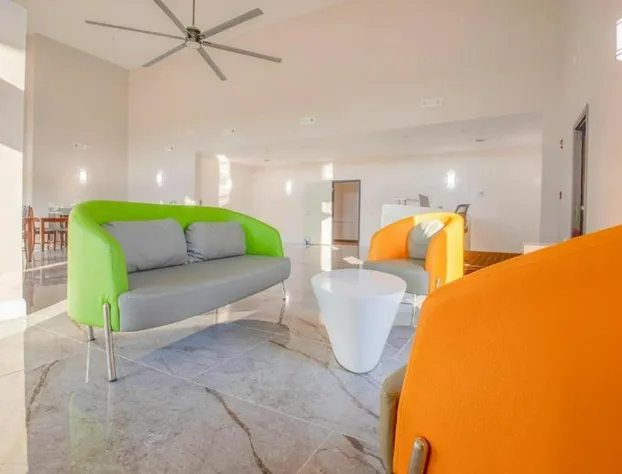 Royal Inn & Suites hotel detail image 3