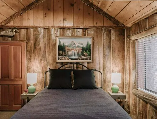 OAK Knoll Duplex Studio Unit 14 #2411 hotel detail image 2