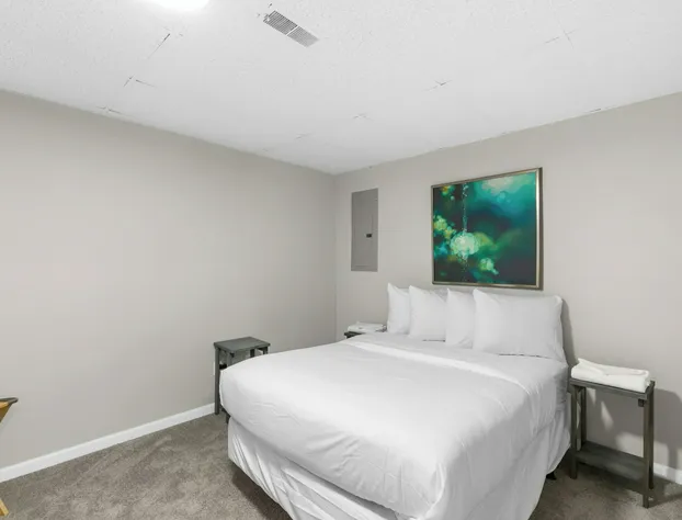 Lake View Newly Renovated hotel detail image 2