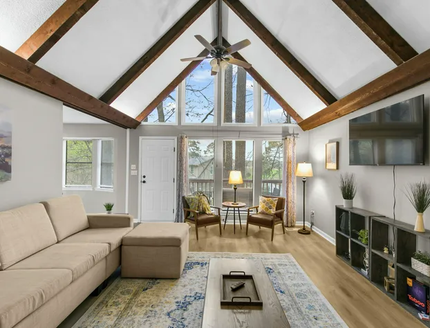 Lake View Newly Renovated hotel detail image 4