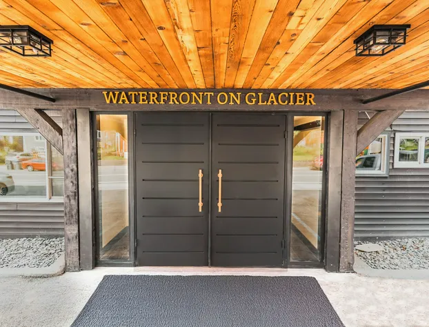 Waterfront on Glacier hotel detail image 1