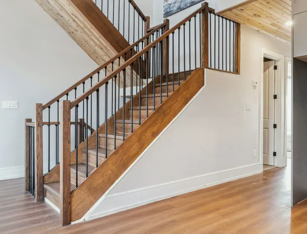 The Queen's Griffen hotel detail image 1