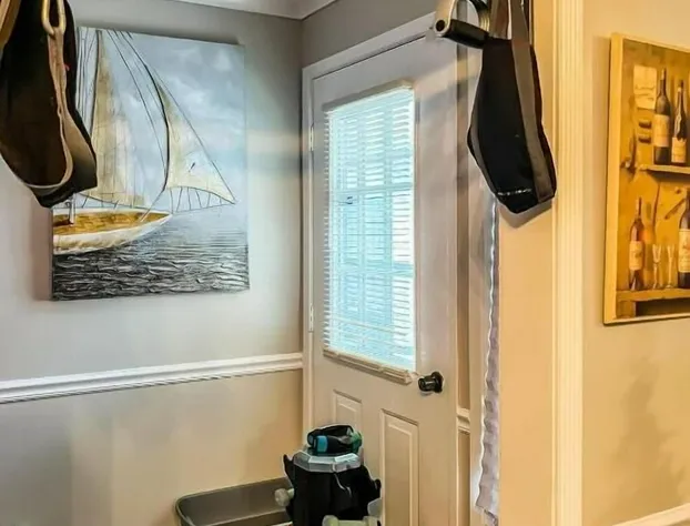 The Gleaming Gemstone on Gilmore hotel detail image 1