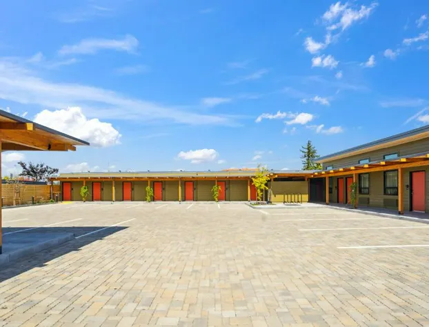 The Evergreen hotel detail image 3