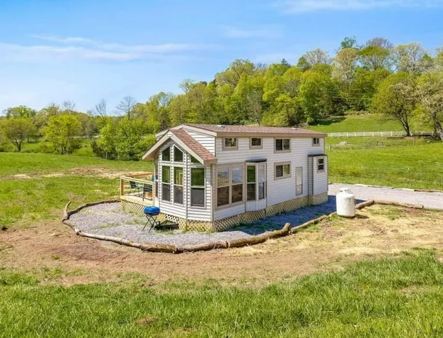 Farm Stay Pool 15min to Chattanooga hotel detail image 1