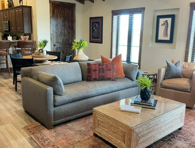 Longneck Manor hotel detail image 2