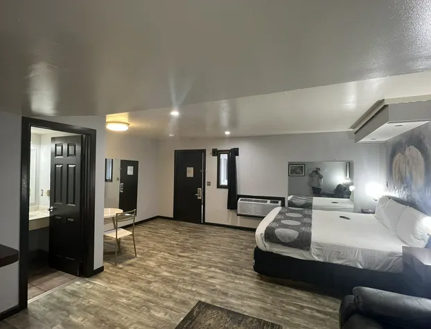 Cindy Lyn Motel hotel detail image 3