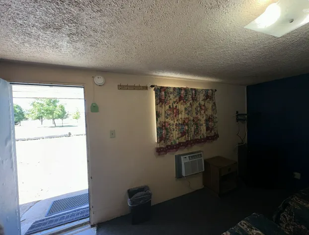 Crestview Motel Inc hotel detail image 2