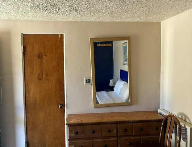 Crestview Motel Inc hotel detail image 4