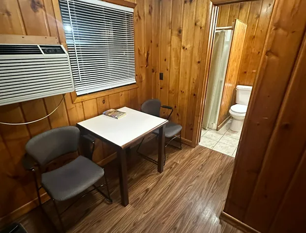 Country Cabin Motel hotel detail image 2