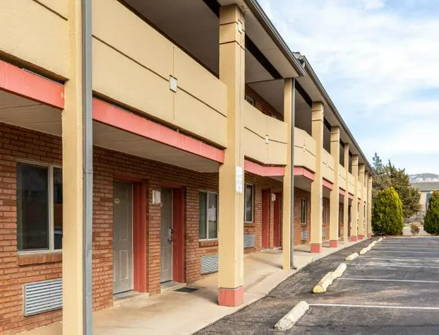 Cedar Valley Inn hotel detail image 3