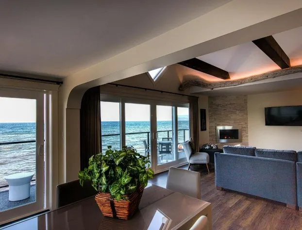 Qualicum Beach Ocean Suites hotel detail image 1