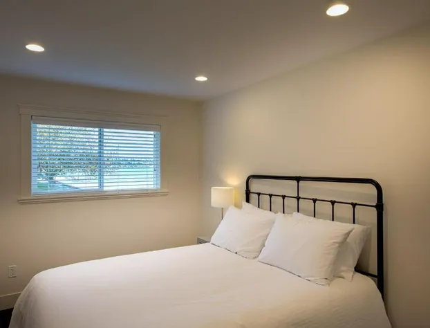 Qualicum Beach Ocean Suites hotel detail image 4