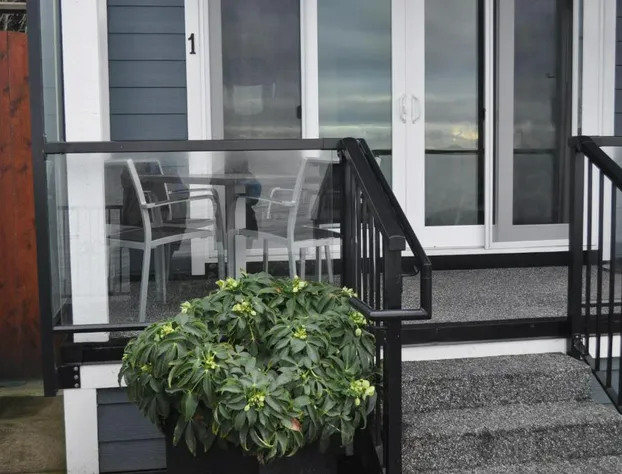 Qualicum Beach Ocean Suites hotel detail image 2