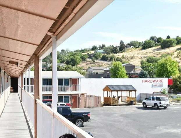 Arlington inn hotel detail image 1