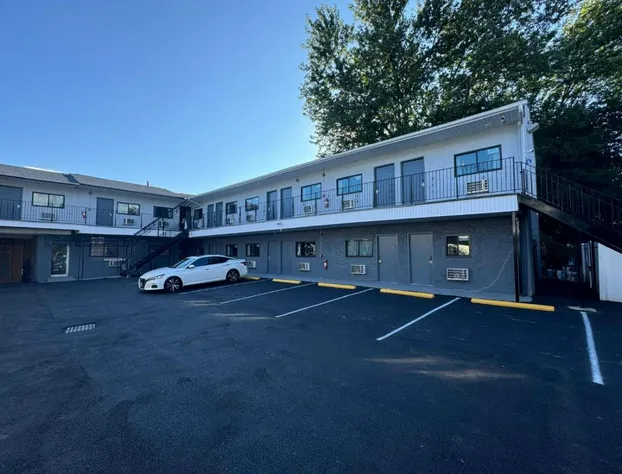 Essence Express Elizabeth EWR Airport hotel detail image 2