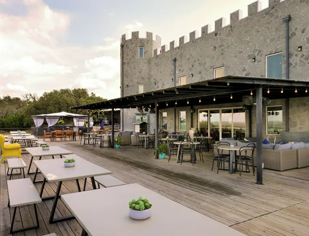 The Bentley Hotel - Sinatra Room - Hill Country View hotel detail image 3