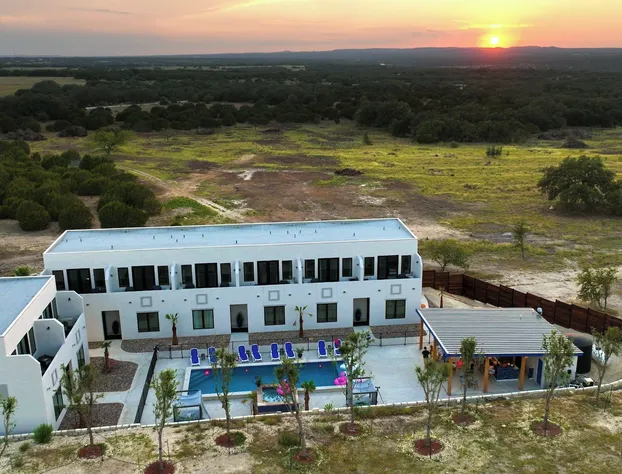 The Bentley Hotel - Palm Room - Hill Country View hotel detail image 1