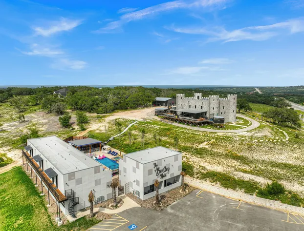 The Bentley Hotel - Marilyn Monroe Room - Hill Country View hotel detail image 1