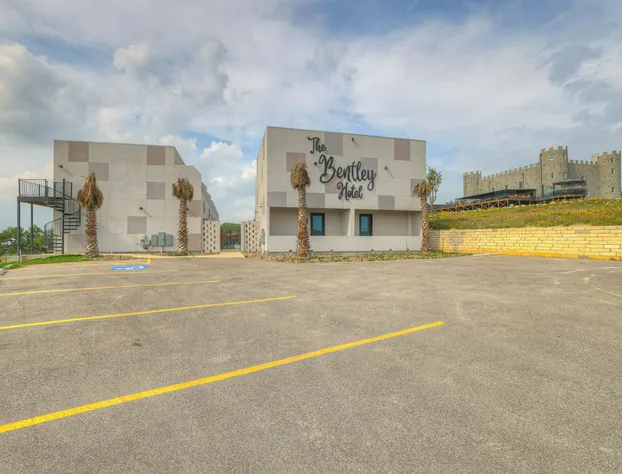 The Bentley Hotel - Andy Worhol Room - Hill Country View hotel detail image 3