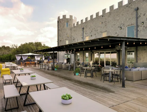 The Bentley Hotel - Clint Eastwood Room - Hill Country View hotel detail image 3