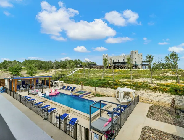 The Bentley Hotel - Elvis Room - Pool View hotel detail image 4