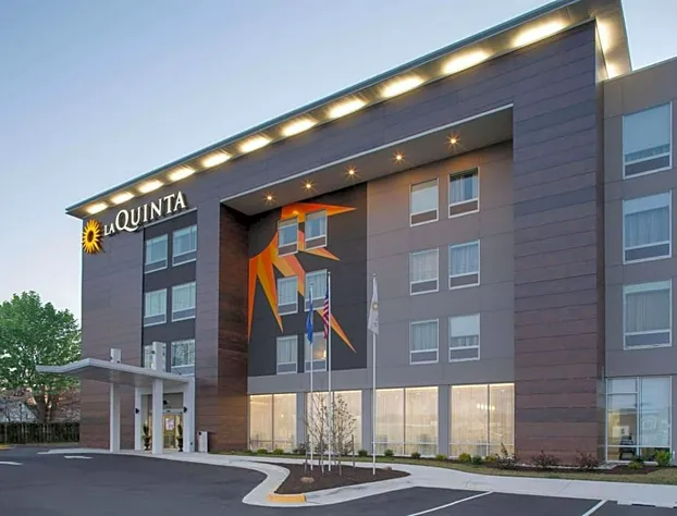 La Quinta Inn & Suites by Wyndham Manassas VA-Dulles Airport hotel detail image 1