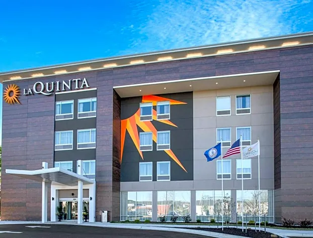 La Quinta Inn & Suites by Wyndham Manassas VA-Dulles Airport hotel detail image 2