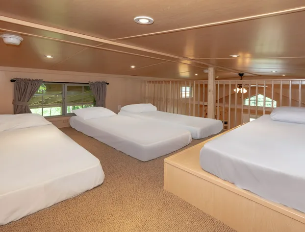 Sun Outdoors Lake Rudolph hotel detail image 4