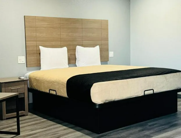 EXPRESS INN & Suites hotel detail image 3