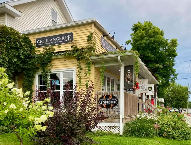 Auberge Le Sunshine - Café-bistro hotel detail image 1