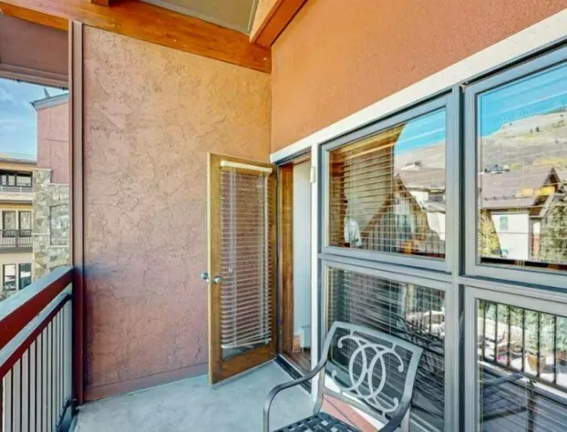 Luxury Ski In, Ski Out 1 Bedroom Condo in Lionshead Village hotel detail image 4