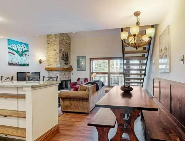 Luxury Ski In, Ski Out 1 Bedroom Condo in Lionshead Village hotel detail image 2
