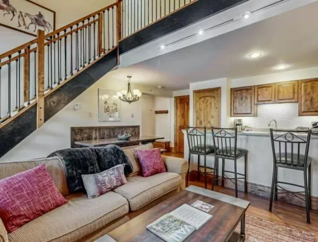 Luxury Ski In, Ski Out 1 Bedroom Condo in Lionshead Village hotel detail image 1