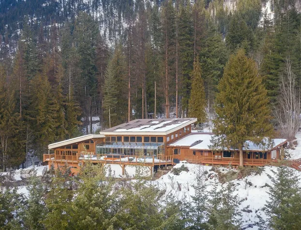 New Denver Lodge hotel detail image 2