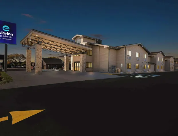 Clarion Pointe Milwaukee Airport hotel detail image 2