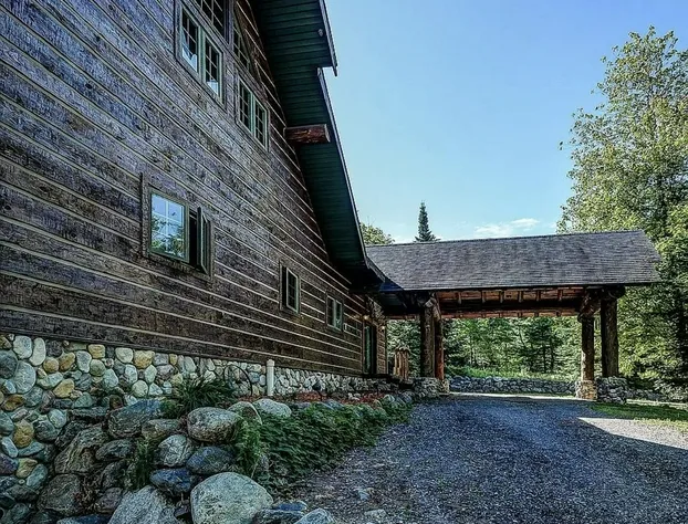 Beautiful Northwoods Getaway hotel detail image 1