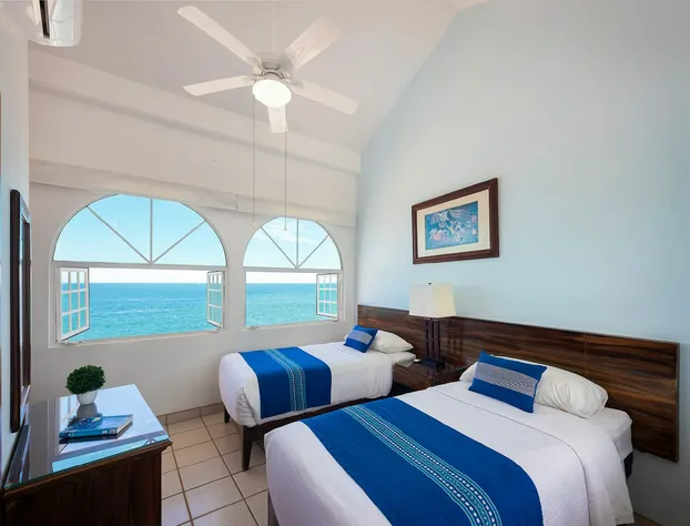 WIVC Casa de la Playa Condo - Literally on the Beach with Swimming Pool & Jacuzzi hotel detail image 4