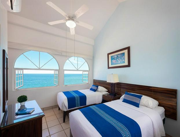 WIVC Casa de la Playa Condo - Literally on the Beach with Swimming Pool & Jacuzzi hotel detail image 4