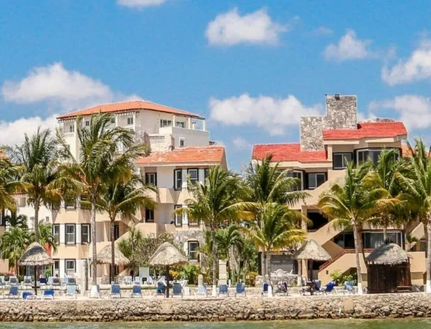 WIVC Coral Mar Resort- Amazing Hotel Zone & Lagoon Views, Enjoy the Tropical Breeze hotel detail image 1