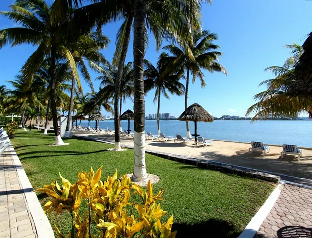 WIVC Coral Mar Resort- Amazing Hotel Zone & Lagoon Views, Enjoy the Tropical Breeze hotel detail image 2